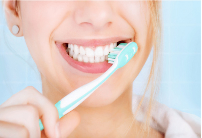 Chăm sóc răng đúng cách giúp răng luôn bền đẹp, các thói quen xấu trong việc chăm sóc răng khiến răng sứ dễ bị đen chân răng